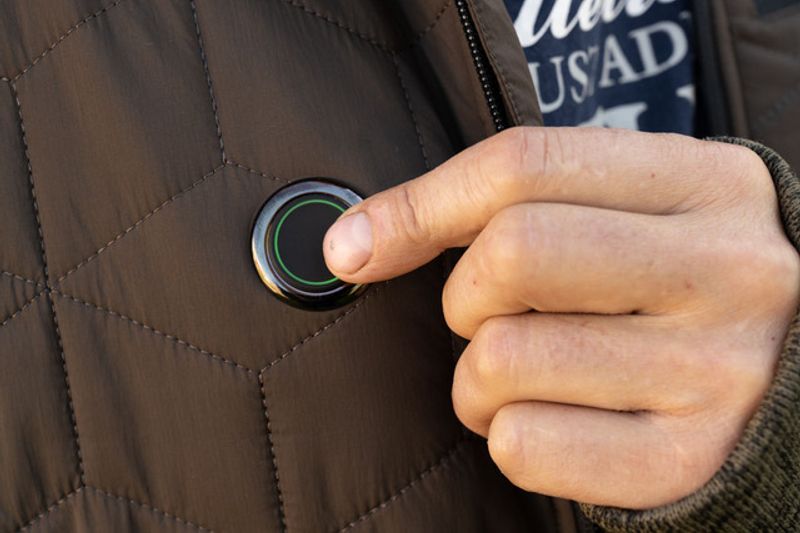 BRUNST HEAT VARMEJAKKE + POWERBANK